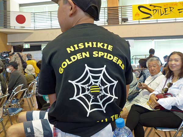 ゴールデンスパイダーズのユニフォーム